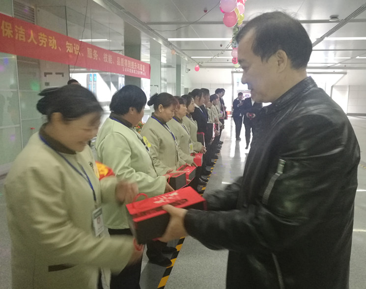 長(cháng)沙清潔,長(cháng)沙清潔服務(wù),長(cháng)沙專(zhuān)業(yè)清潔,長(cháng)沙清潔公司,湖南專(zhuān)業(yè)清潔,長(cháng)沙保潔公司,長(cháng)沙專(zhuān)業(yè)保潔,長(cháng)沙物業(yè)保潔